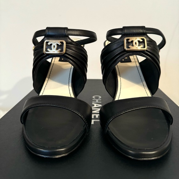 Chanel sandals (Authentic) - Picture 5 of 14